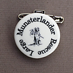 Munsterlander Rescue Ceramic badge showclip